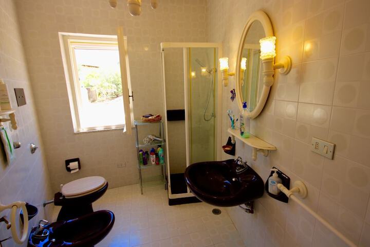 Room 12 of 26