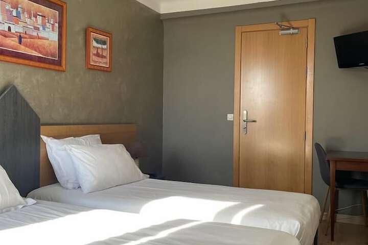 Room 12 of 25
