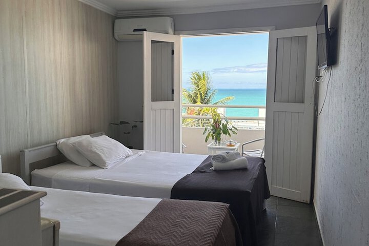 Room 13 of 28