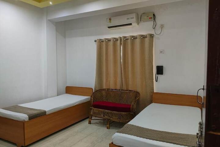 Room 3 of 8