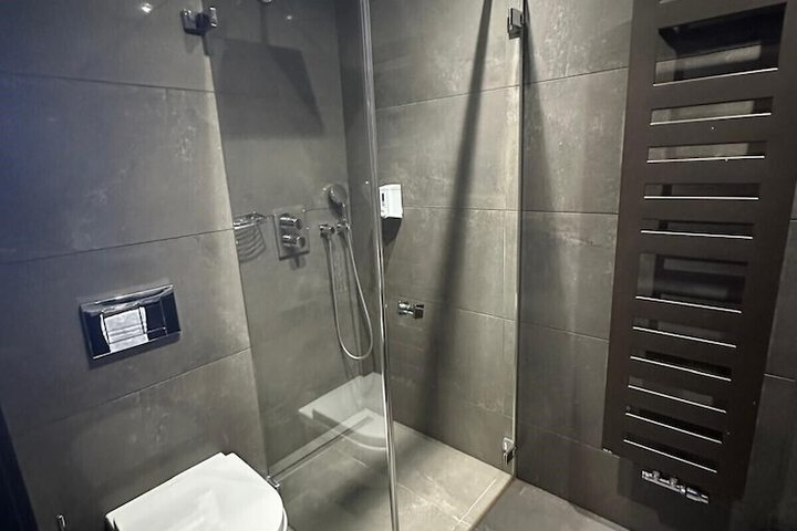 Room 38 of 46