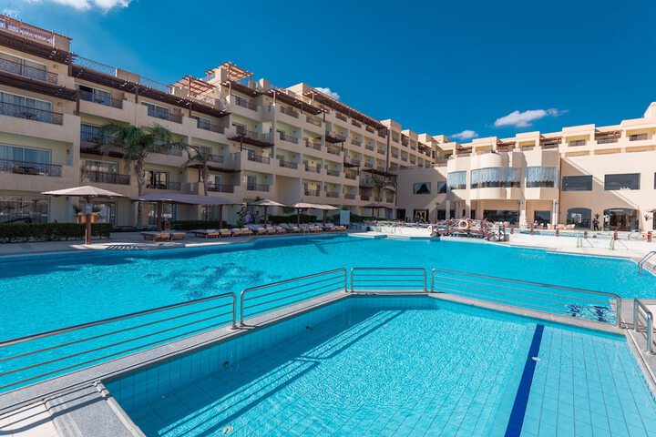 Hotel with Pool