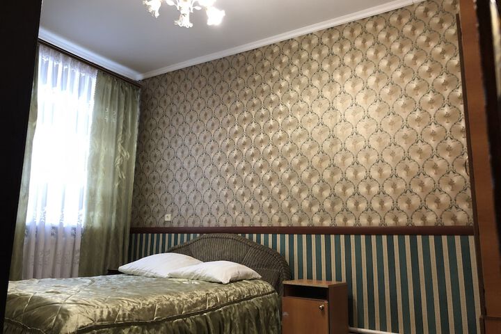 Room 12 of 19