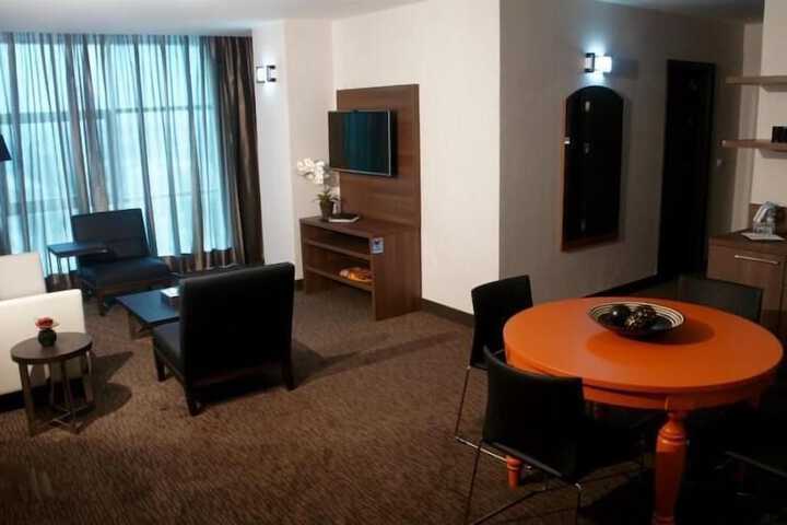 Hotel Suite Photo