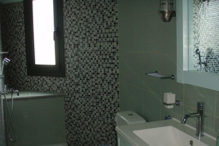 Room 12 of 19