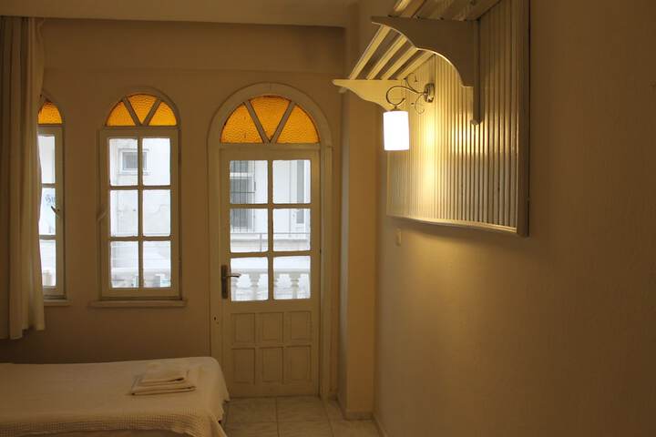 Room 8 of 28