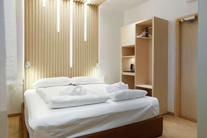 Room 28 of 75