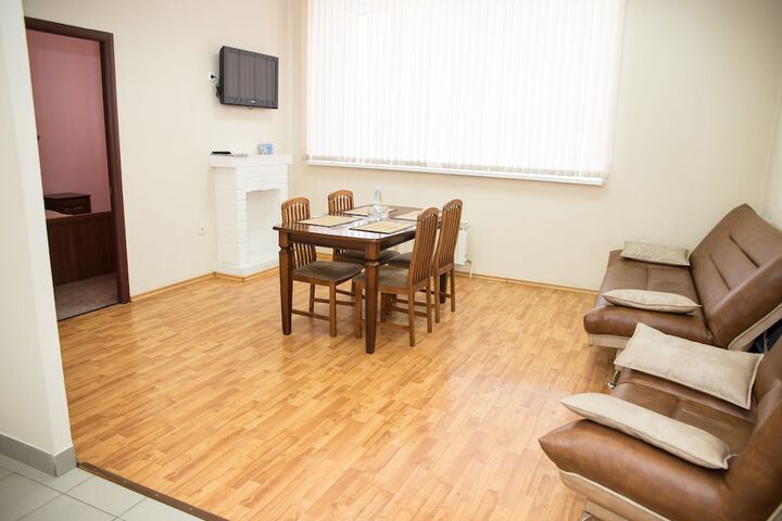 Room 4 of 40
