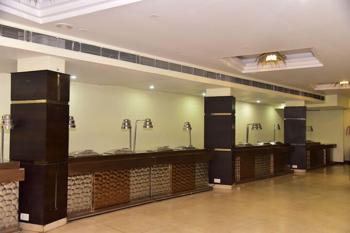 Ballroom/Hall 38 of 50