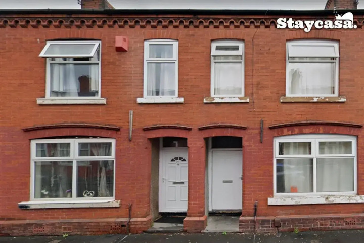 Photo of Cosy 4-Bedroom House Manchester