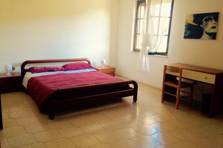 Room 1 of 7
