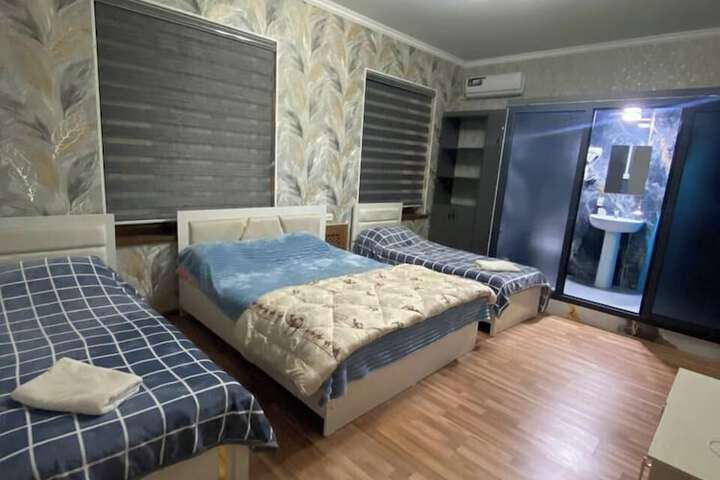 Room 6 of 37