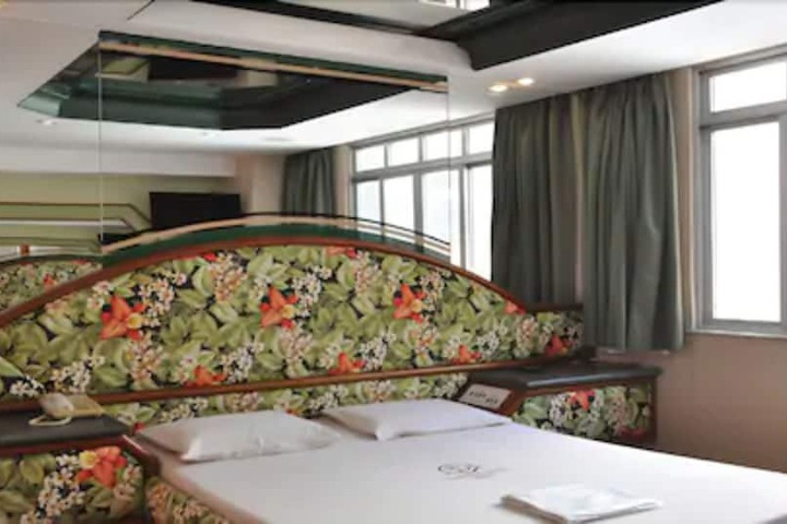 Room 6 of 34