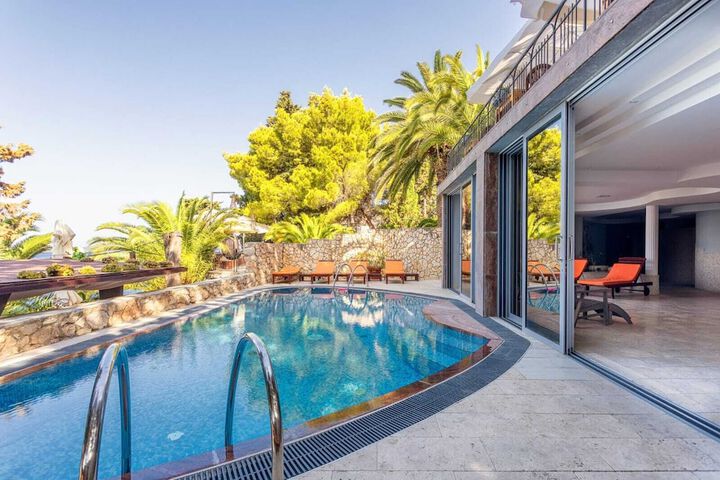 Pool 60 of 131