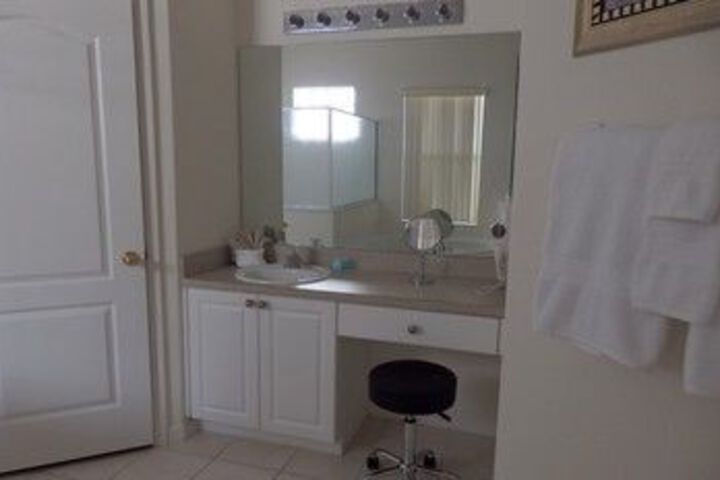 Room 6 of 32