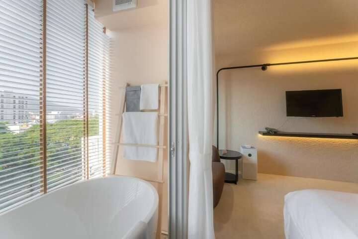Room 15 of 65