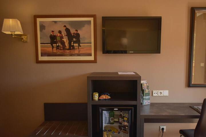 Room 7 of 48
