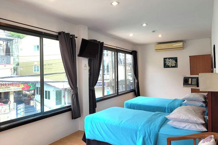Room 4 of 196