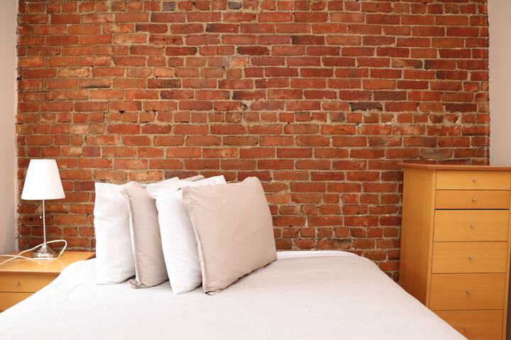 Maverick Suites at 402 Columbus Ave