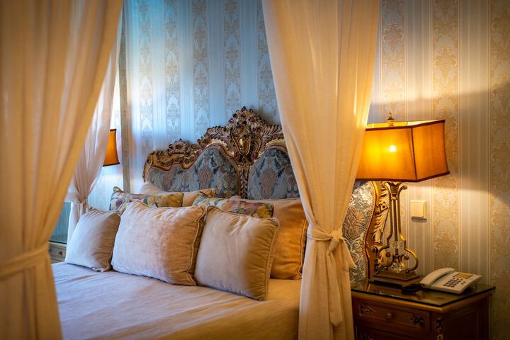 Room 10 of 60