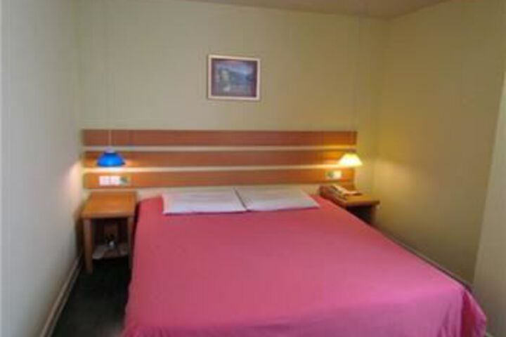 Room 5 of 28