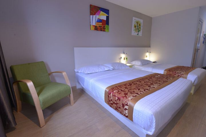 Room 8 of 43