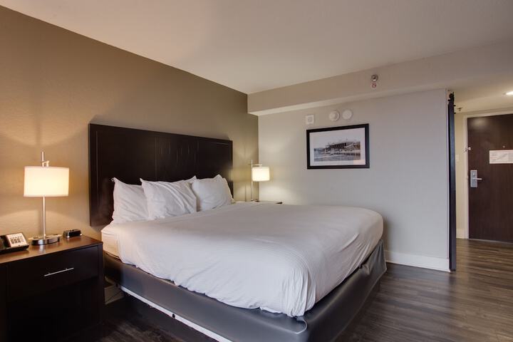 Room 10 of 37