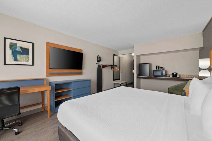 1 King Bed (1 of 50)