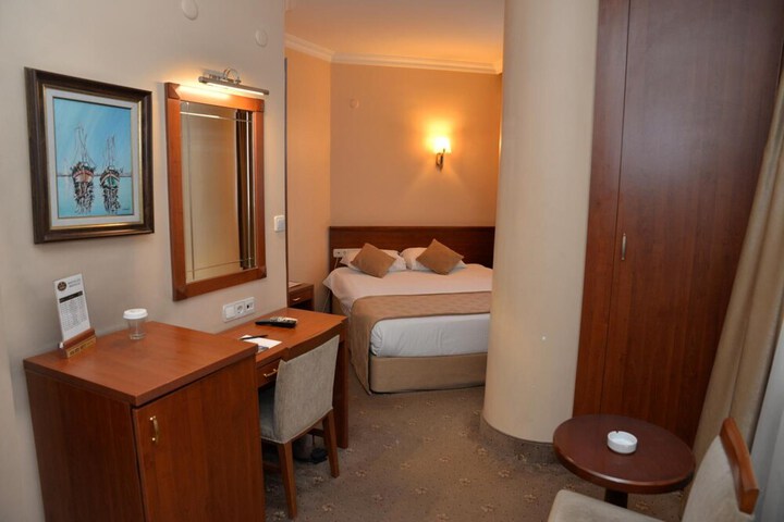 Room 27 of 94