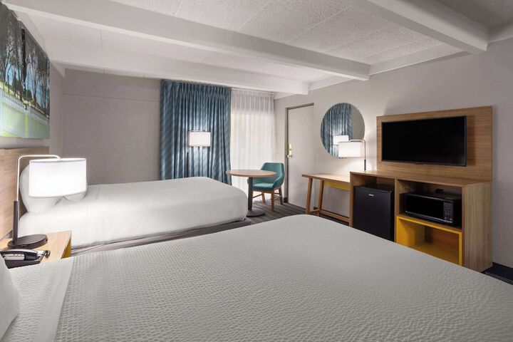 2 Double Beds (1 of 4)