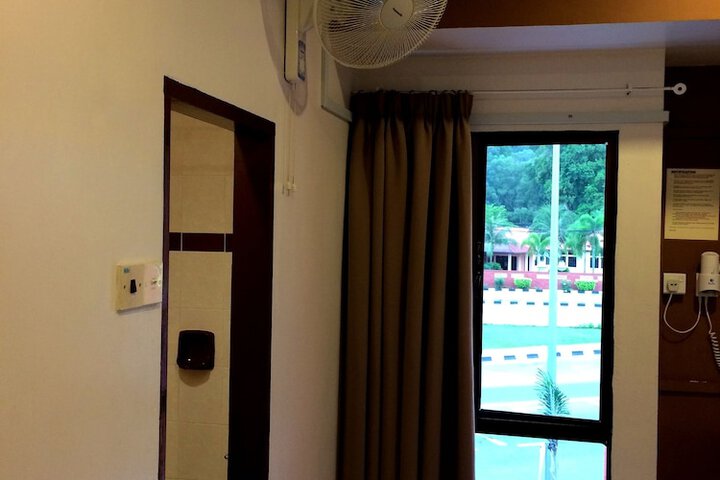 Room 10 of 34
