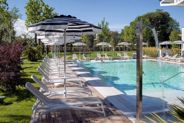 Hotel Pool