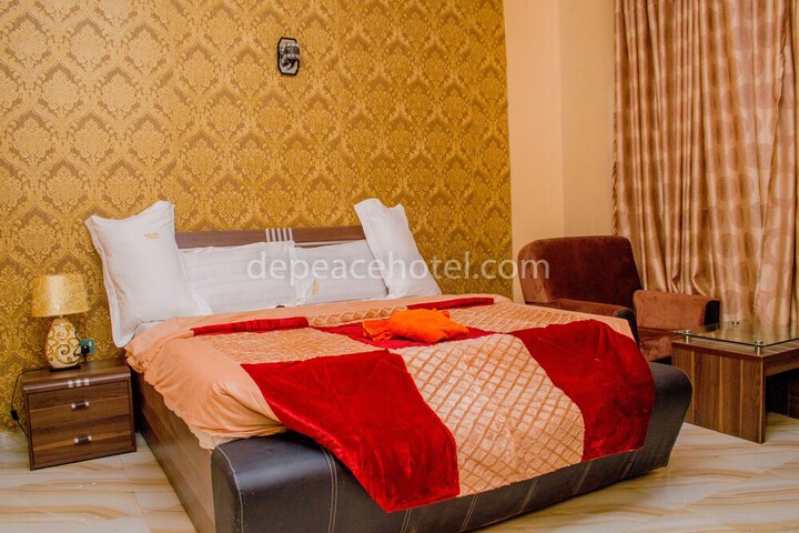 Room 10 of 27