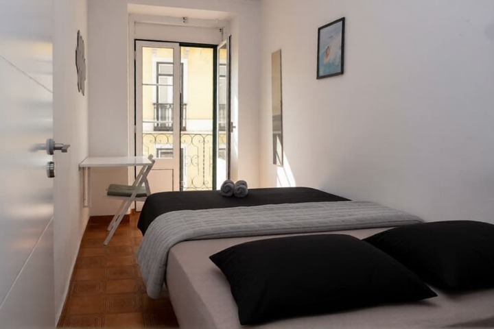 Room 5 of 17
