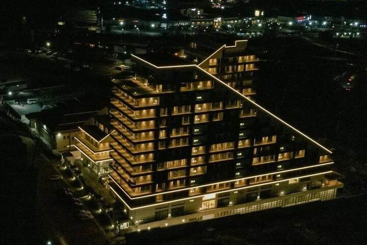 Hotel 128 of 136