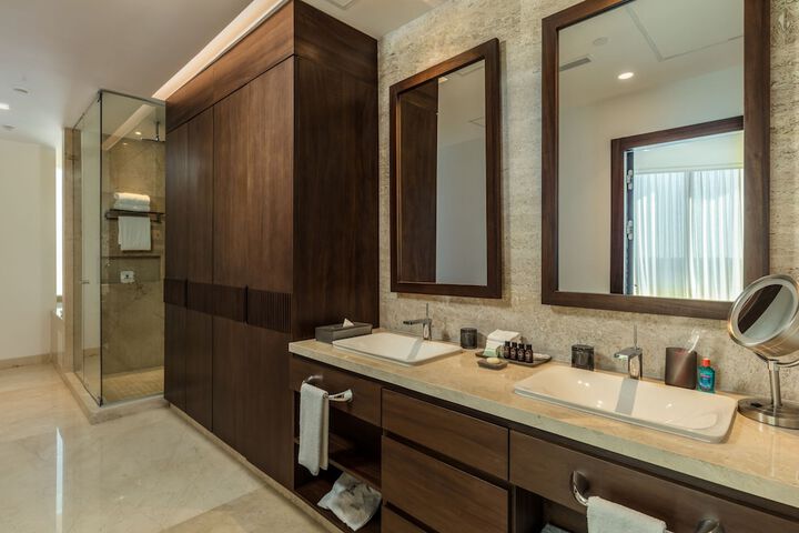 Room 42 of 76
