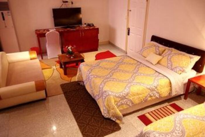 Room 5 of 14