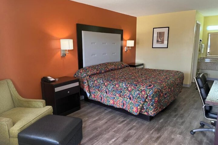 Room 5 of 25