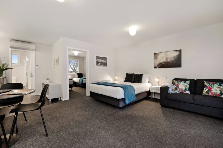 Room 25 of 128
