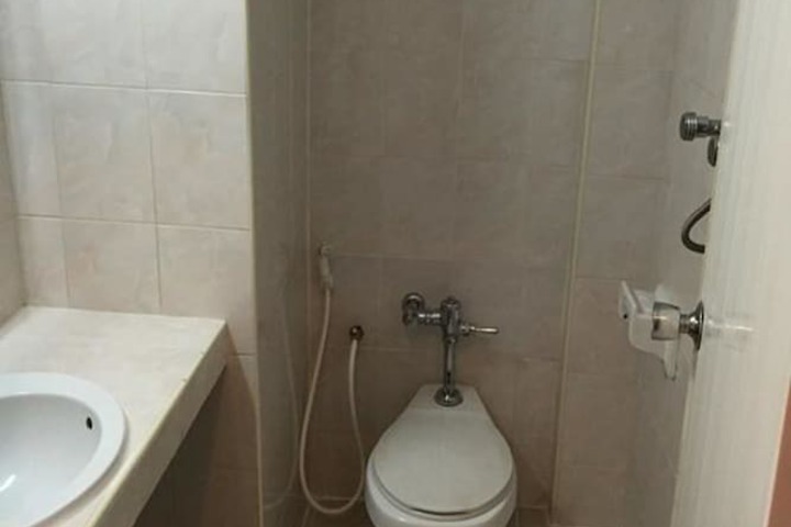 Room 16 of 34