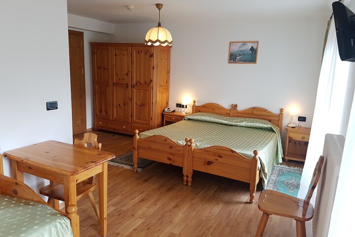 Room 8 of 48