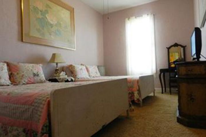 Room 32 of 77
