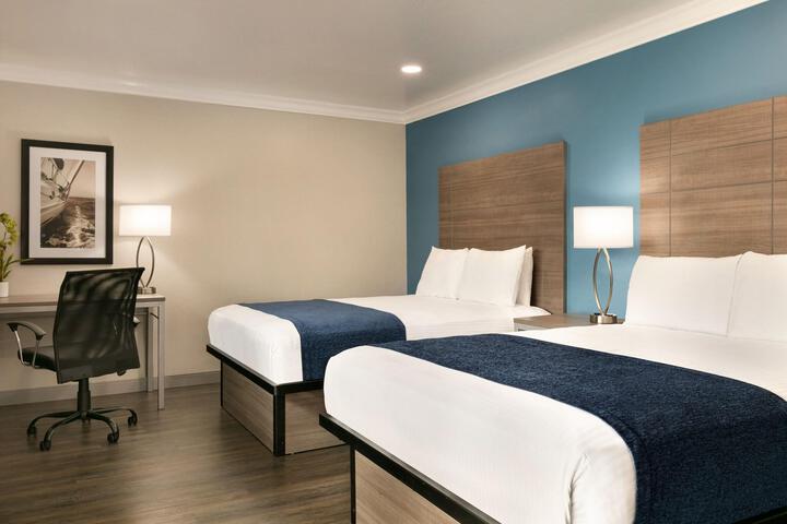 Signature 2 Queen Beds (9 of 18)
