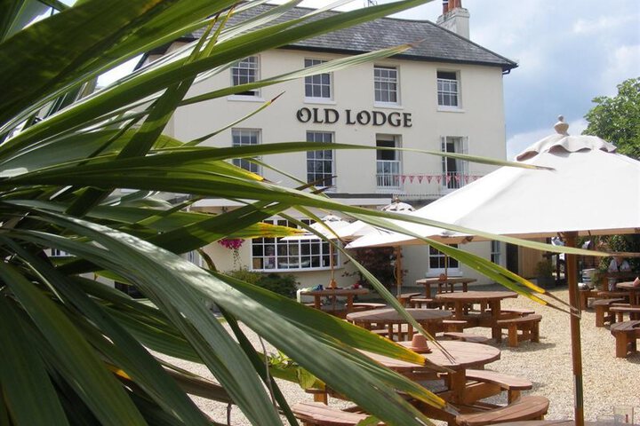 THE OLD LODGE