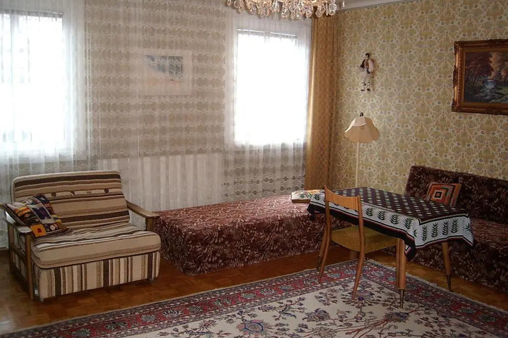 Room 3 of 8