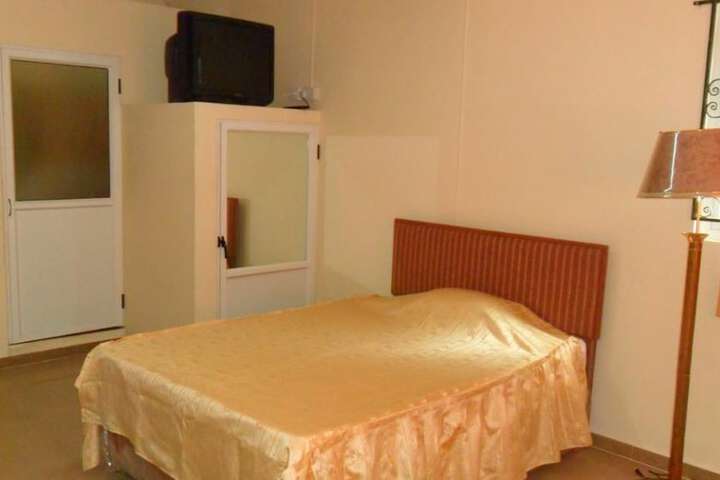 Room 4 of 11