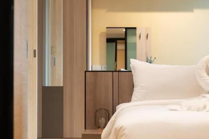 Room 6 of 35