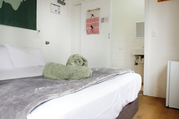 Room 4 of 12