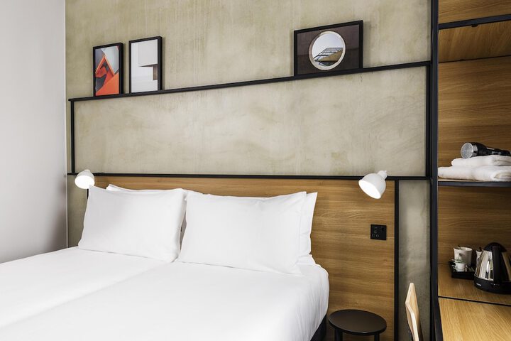 Room 7 of 44
