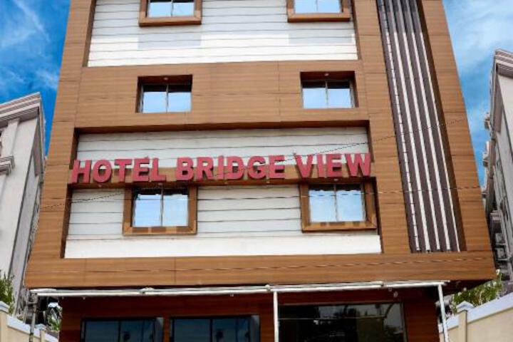 Hotel Bridge View